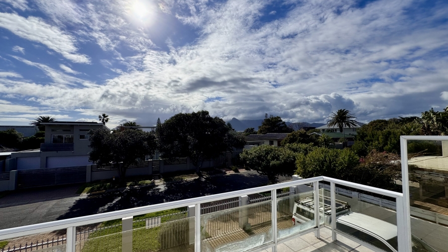 To Let 3 Bedroom Property for Rent in Kommetjie Western Cape